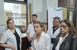 Esta mañana los médicos del sector público oficializaron sus renuncias.