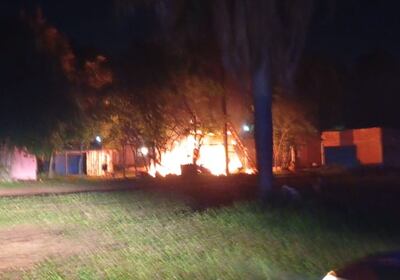 La vivienda fue incendiada por un grupo de vecinos.