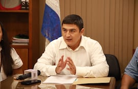 El senador José Oviedo, sostiene que el pueblo debe conocer como votan sus representantes.