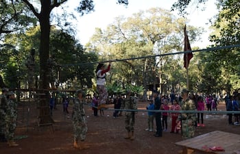 Cada año, el Ejército invita a ser "soldado por un día" y se desarrollan numerosas actividades.