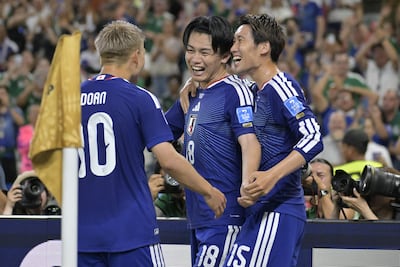 Ayase Ueda (c) de Japón celebra su gol este sábado, durante un partido del grupo F del Mundial de la FIFA 2026 entre Túnez y Japón en el estadio BBVA en Monterrey (México).