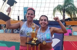 Laura Ovelar y Fiorella Núñez lograron el campeonato en el certamen argentino de vóley playa.