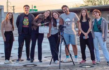 Parte del equipo técnico que hizo posible la realización del documental “Yvera”, que será proyectado esta mañana.