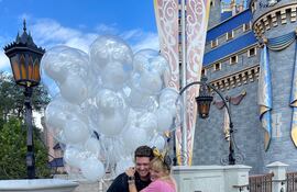 Felices, Michael Bublé y Luisana Lopilato disfrutando de su visita a Disney.