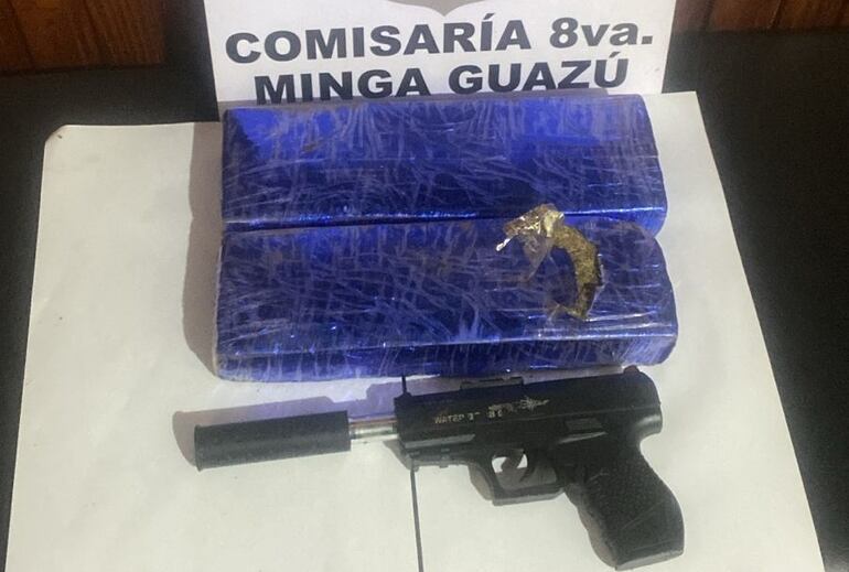 Las evidencias incautadas del poder del joven.