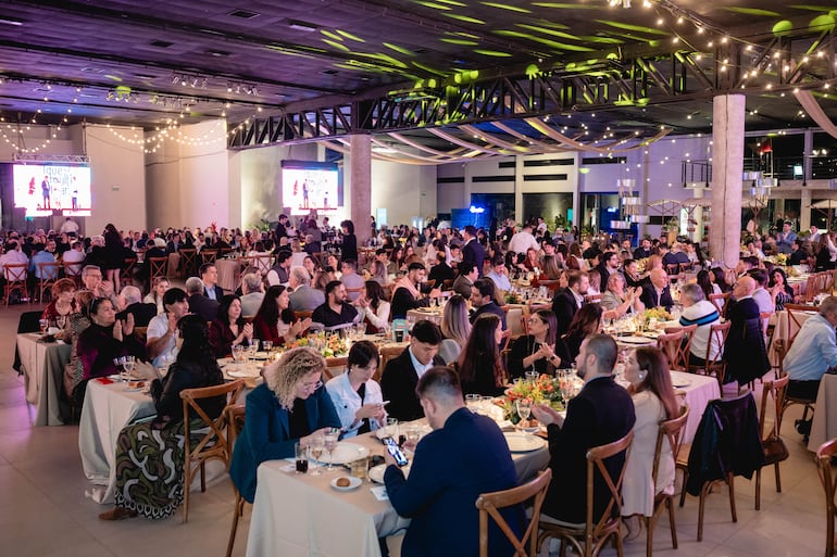 La meta es llegar a 500 adhesiones vendidas, lo que equivaldría a 76.500 platos de comida que llegarán a 146 organizaciones sociales de todo el país.