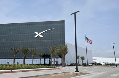 Fotografía de archivo del 30 de mayo de 2025 que muestra el edificio de la empresa aeroespecial SpaceX en Starbase, Brownsville (Estados Unidos).