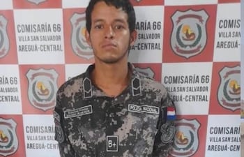 Cristian David Riveros Cáceres, de 22 años, detenido luego de hacerse pasar por oficial del Grupo Lince e ingresar a una escuela en Areguá.