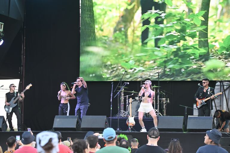 La banda paraguaya Funkchula se presentó en el Asúncionico en el Cómite Olímpico Paraguayo.