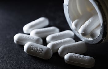 Frasco de tabletas de Paracetamol abierto