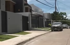 Fachada de la residencia situada en la zona de Urubó, a unos 10 kilómetros de Santa Cruz de la Sierra, Bolivia
