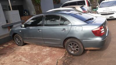 El vehículo presuntamente utilizado para cometer el hurto fue incautado por la Policía.