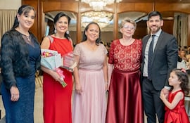 Mag. Olga Lezcano, Dra. Sanie Romero de Velázquez, Mag. Rossana Gavilán, Mag. Elodia Sosa y Dr. Eduardo Velázquez Romero.