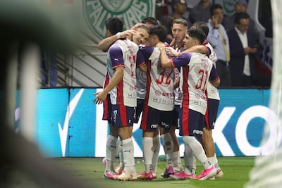 Los jugadores de Cerro Porteño festejan un gol en el partido frente a Palmeiras por la ida de los octavos de final de la Copa Libertadores 2026 en el estadio Nubank Arena, en São Paulo, Brasil.