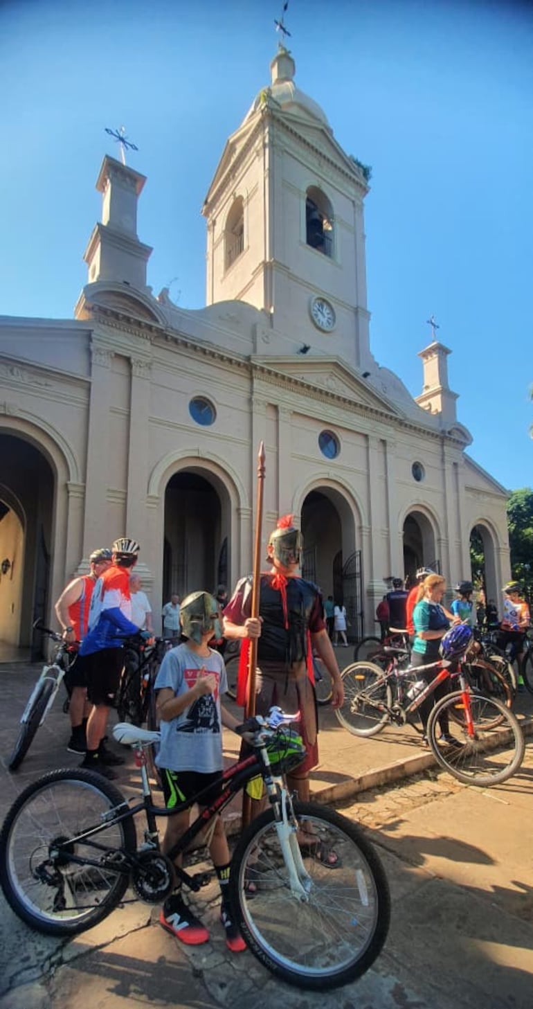 Circuito de Fe sobre ruedas: Ciclistas recorrieron las siete iglesias de Villarrica por Viernes Santo