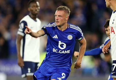 Jamie Vardy celebra su gol para el Leicester contra el Tottenham.
