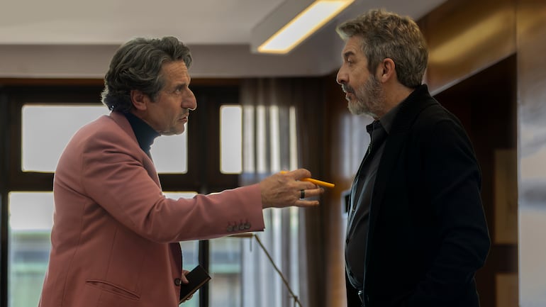 Diego Peretti y Ricardo Darín en una escena de la película "Lo Dejamos Acá".