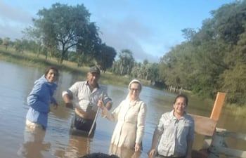 Las aguas tomaron varias viviendas en Gral. Bruguez, cuyos pobladores estan siendo asistidos.