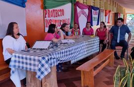 Padres y autoridades de la Supervisión de Saltos del Guairá acordaron levantamiento de medidas de fuerza tras reposición de rubros.