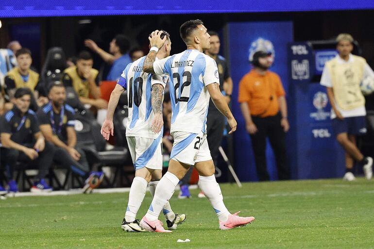 Lautaro Martínez (22) fue el autor del segundo de Argentina