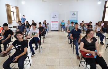 Alumnos listos para rendir la Prueba de Competencias Básicas.