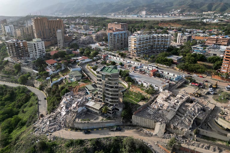 Edificios colapsados en Catia La Mar, La Guaira, Venezuela.