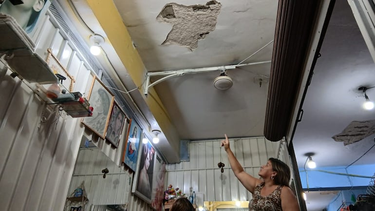 Los techos están con problemas de goteras denuncian.