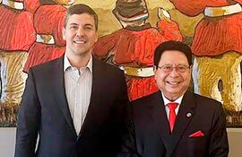 El presidente de la República, Santiago Peña, y el presidente de la ANNP, Julio César Vera Cáceres, quien sigue incorporando más asesores al ente.