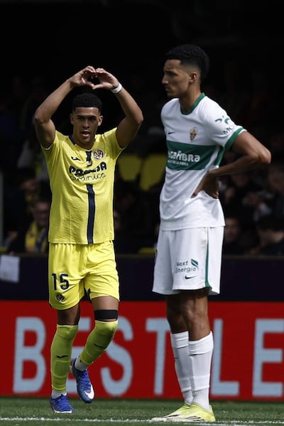 El uruguayo Santiago Mouriño (i) celebra su gol para Villarreal.