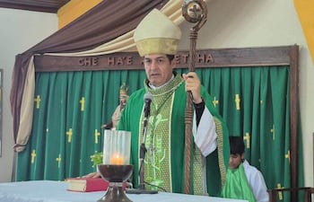 Obispo Gabriel Escobar en Carmelo Peralta