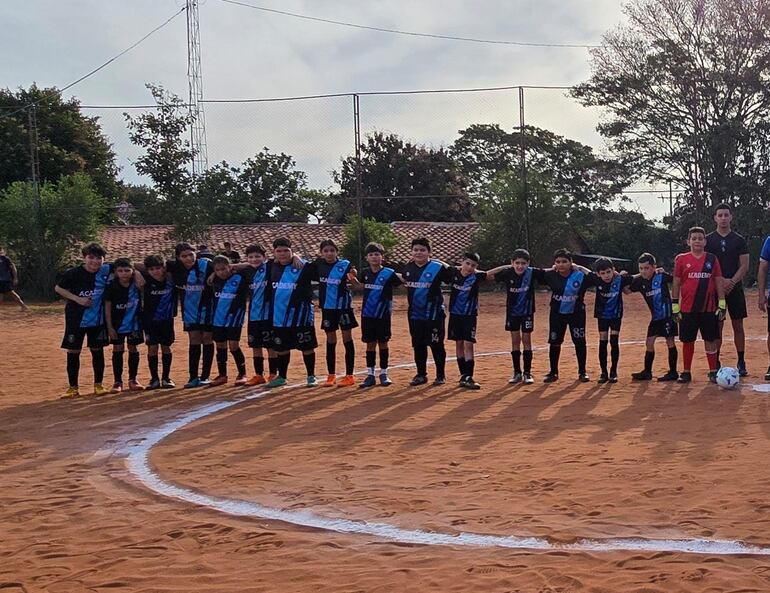 Una imagen que se repetirá mañana durante el encuentro en la cancha de Tres Boqueños, de Villa Elisa.