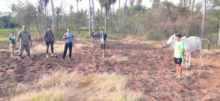 Brigada de Lucha contra el Abigeato hacen entrega a los propietarios de dos animales recuperados en Yaguarón.