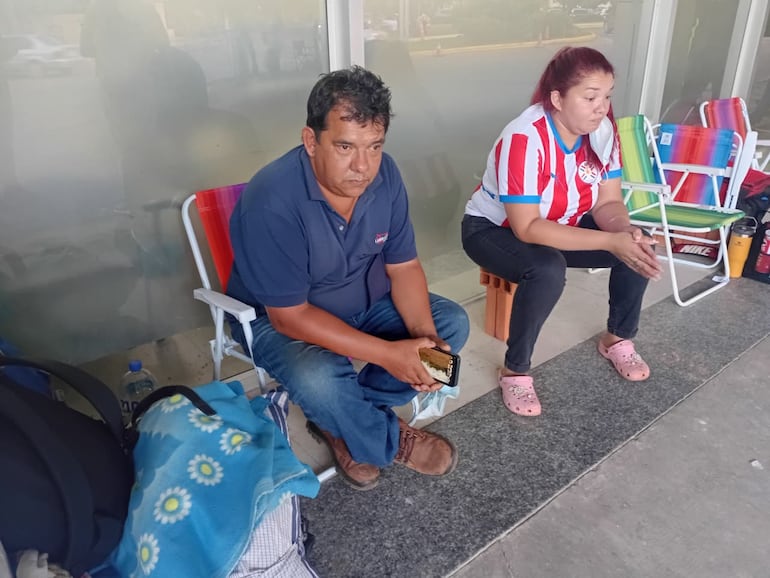 Pacientes del IPS también reclama falta de espacios de albergue y sillas para los familiares de internados.