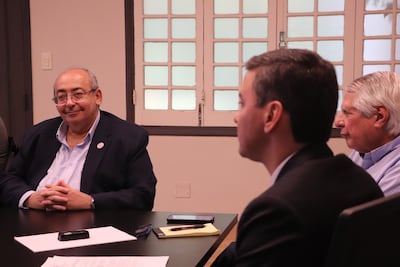 El ministro del Conacyt, Benjamín Barán, el asesor de la presidencia, el doctor Antonio Cubilla y el presidente de la República Santiago Peña.