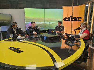 Oficial Guido Roa, Departamento contra el Cibercrimen de la Policía Nacional; Miguel Ángel Gaspar, director de Paraguay Ciberseguro.