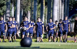 Los "sobrevivientes" del plantel 2025 del Sportivo Luqueño se disponen a iniciar el operativo en el Rakiura Resort.