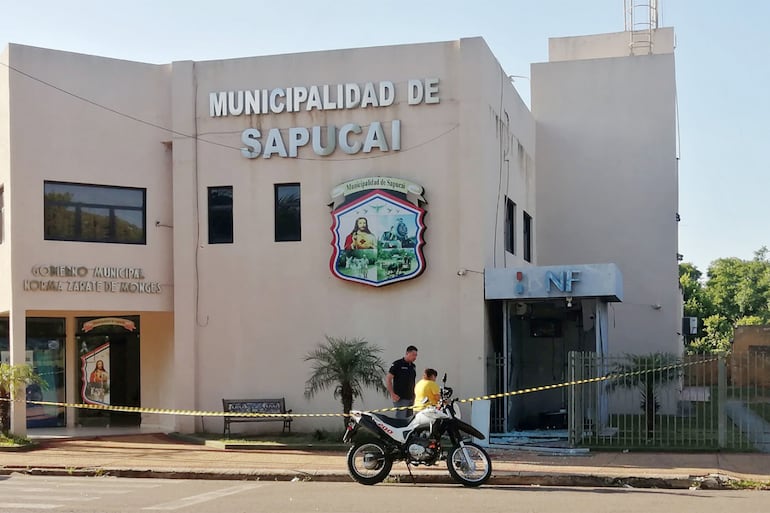 El cajero automático del Banco Nacional de Fomento (BNF) de Sapucái, Paraguarí, atacado el 24 de noviembre de 2024.