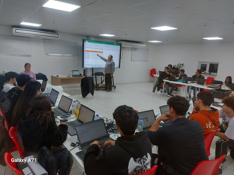Free computer and graphics courses open in Asunción