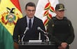 El presidente de Bolivia, Rodrigo Paz, y a su lado el comandante general de la Policía Boliviana, Mirko Sokol, tras la captura de Sebastián Marset.