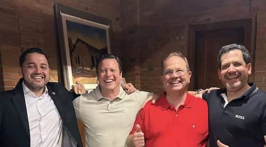 Luis Bello, Carlos Morel Gadea, presidente de la Seccional Colorada N° 1 y funcionario Municipal, Camilo Pérez y Raul Latorre.