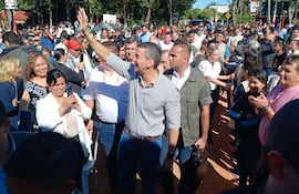 El presidente Santiago Peña durante su visita en San Joaquín.