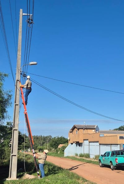 Trabajos de la ANDE en Ypané.
