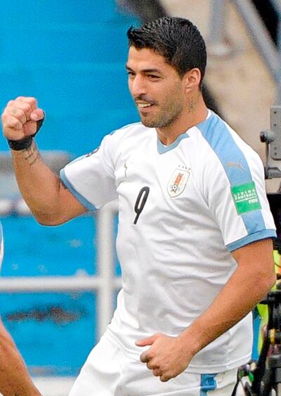 Luis Suárez anotó de penal el segundo gol de Uruguay en Barranquilla ante Colombia. (AFP)