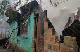 La casa afectada por el incendio en la zona de Reducto, San Lorenzo.