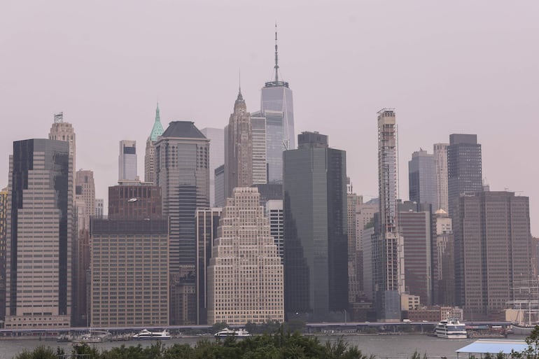 Humo de los incendios de Ontario, Canadá, afectan la calidad del aire de Nueva York, donde se disputará la final de la Copa Mundial de Fútbol.