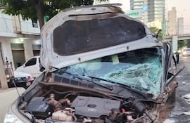 Así quedó uno de los vehículos involucrados en el accidente de tránsito registrado esta madrugada en Madame Lynch y Santa Teresa.