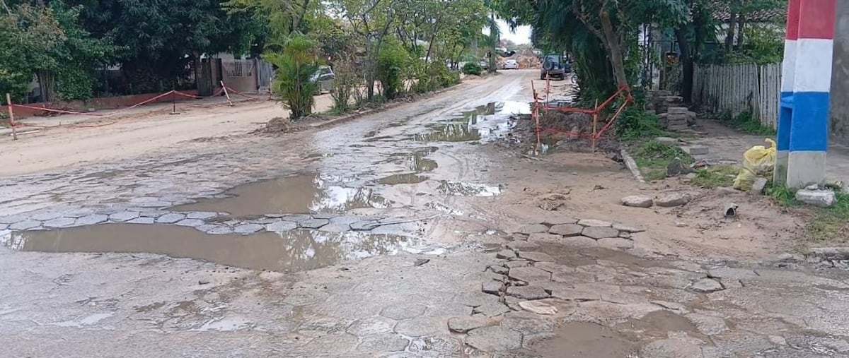 Olores y desbordes cloacales preocupan a vecinos del barrio 12 de Octubre