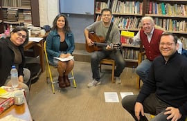Lizza Bogado, Julia Peroni, Víctor Riveros, Dani Moreno Vinader y Aldo Franco durante uno de los ensayos para la tercera edición del festival "Canciones del camino".