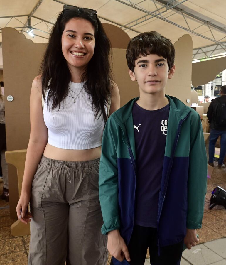 Lía Portillo y Piero Gómez.