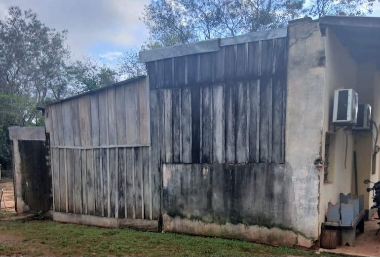 Gran parte de los materiales de la antigua construcción de la sede policial ya perdieron su vida útil